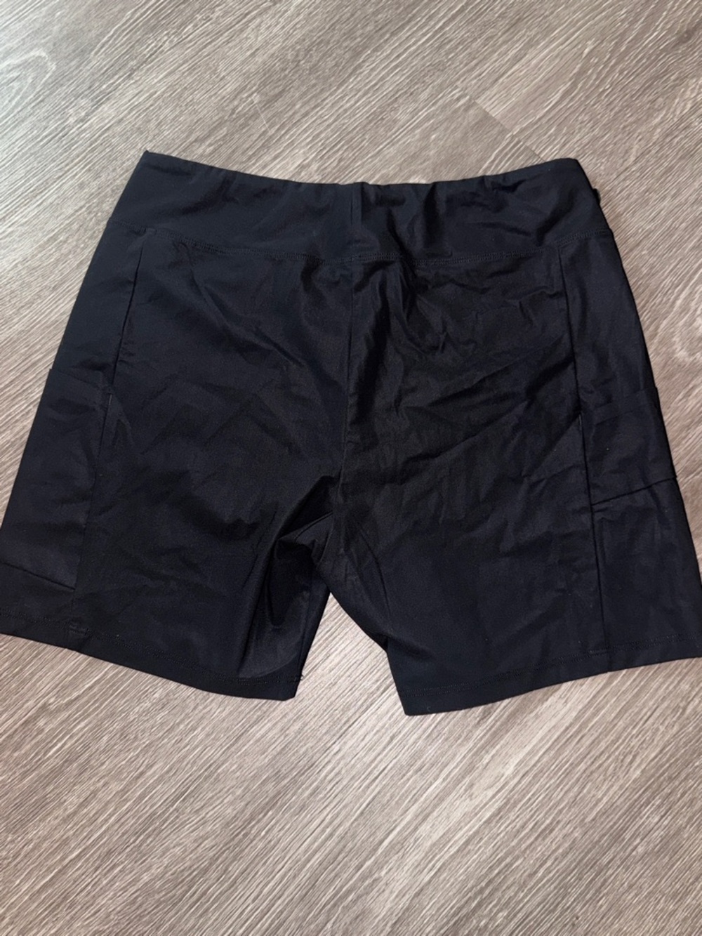 On Run on clouds! Mens Hybrid Black Tech Shorts. Size L - Picture 5 of 5